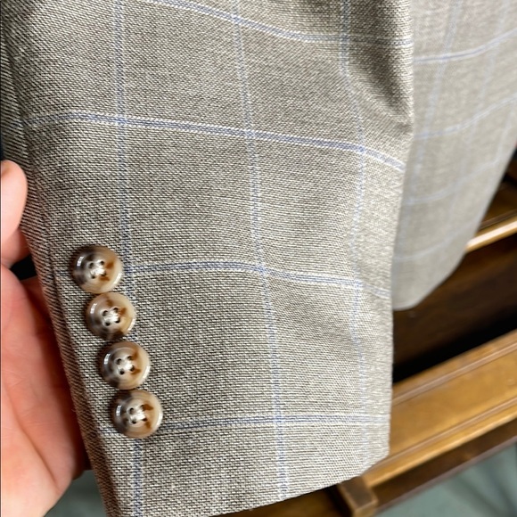 Cream Sport Coat with Classic Notched Lapel and Refined Wool Blend Fabric - Picture 3 of 3